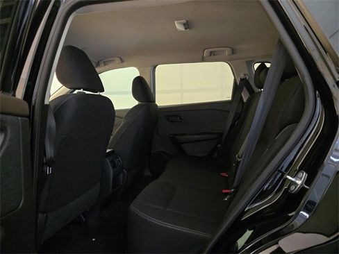 Used 2023 Nissan Rogue S image 7