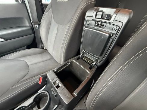 Used 2016 Jeep Wrangler Unlimited Sahara w/ Connectivity Group AWD/4WD image 25