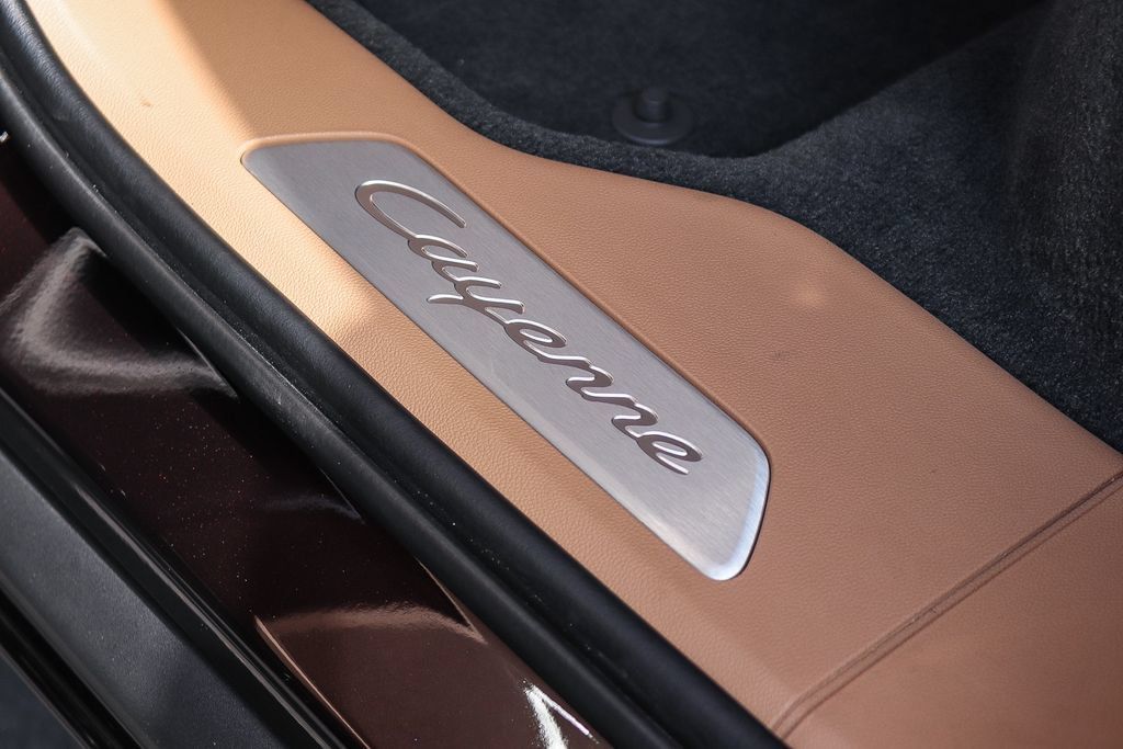 Used 2023 Porsche Cayenne AWD/4WD image 22