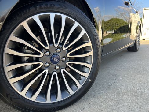 Used 2018 Ford Fusion Titanium image 16