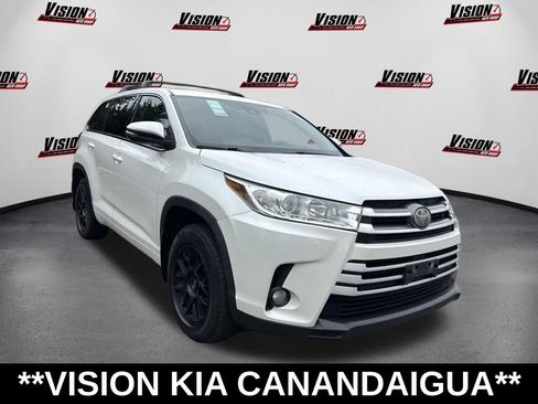 Used 2018 Toyota Highlander Plus AWD/4WD image 3