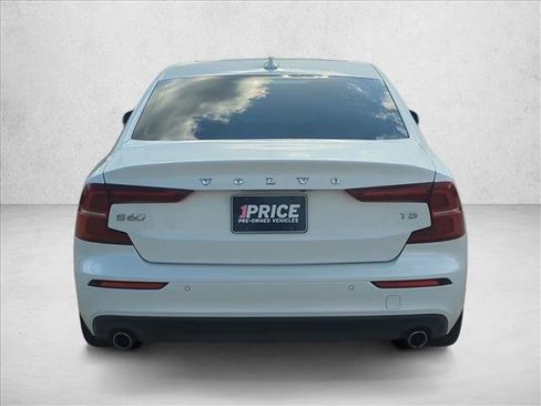 Used 2020 Volvo S60 T5 Momentum w/ Premium Package image 7