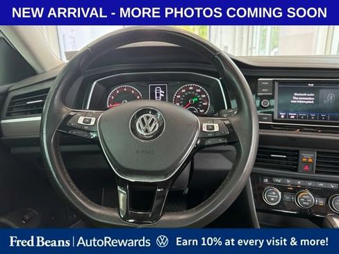 Used 2019 Volkswagen Jetta SE w/ Cold Weather Package FWD image 12