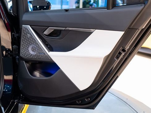 Used 2025 BMW M5 Touring image 38