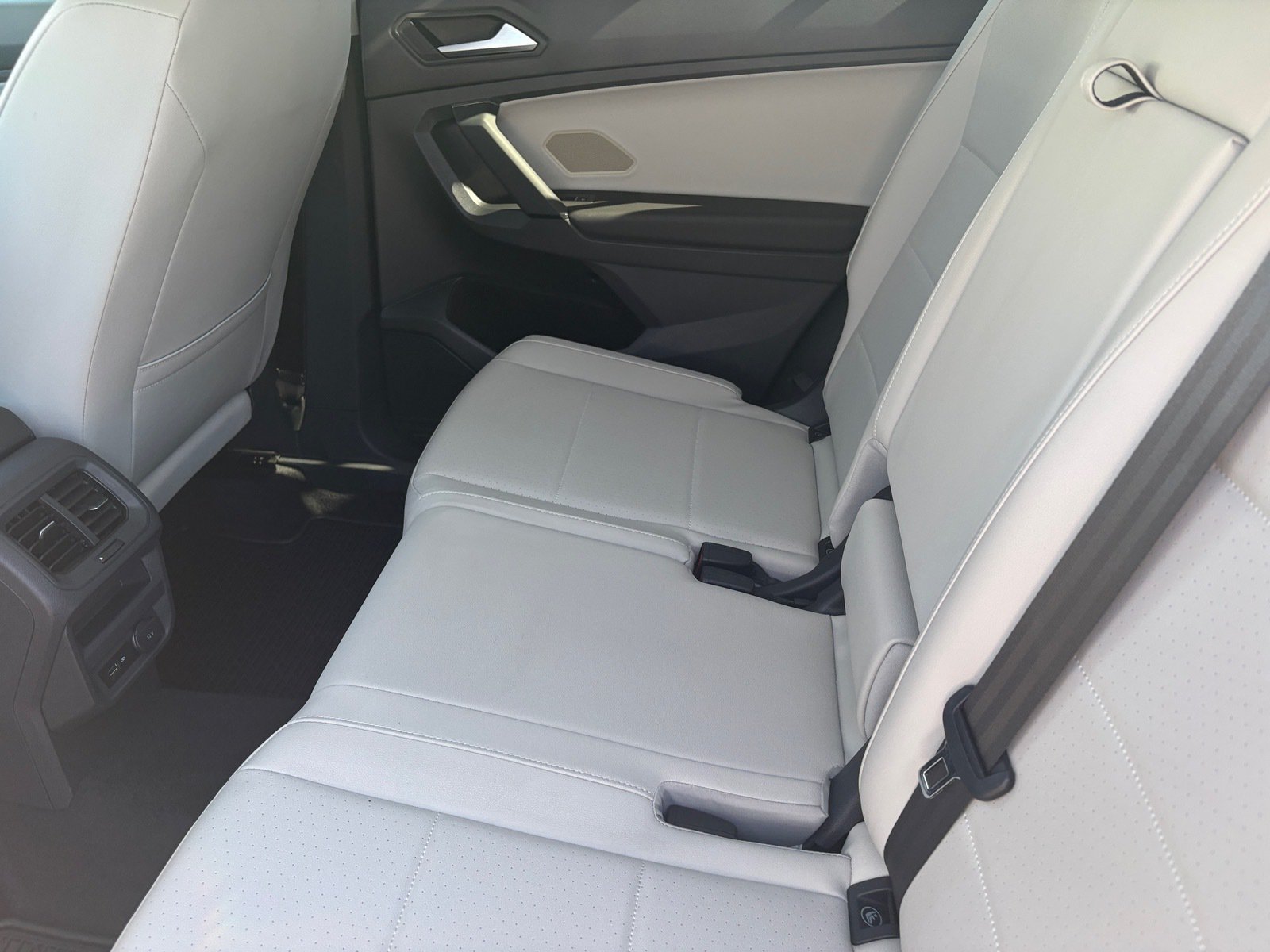 Used 2019 Volkswagen Tiguan SE FWD image 12