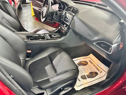 Used 2018 Jaguar XE Premium image 12