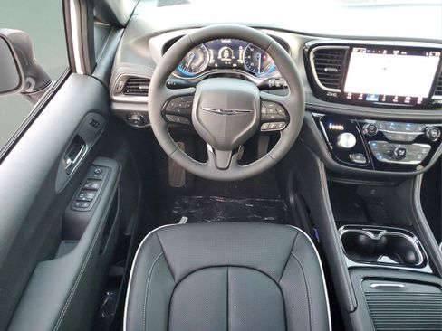 New 2026 Chrysler Pacifica Limited w/ S Appearance Package image 8