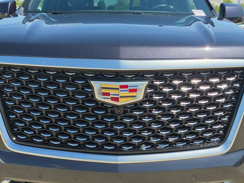 Used 2025 Cadillac Escalade Premium Luxury AWD/4WD image 9