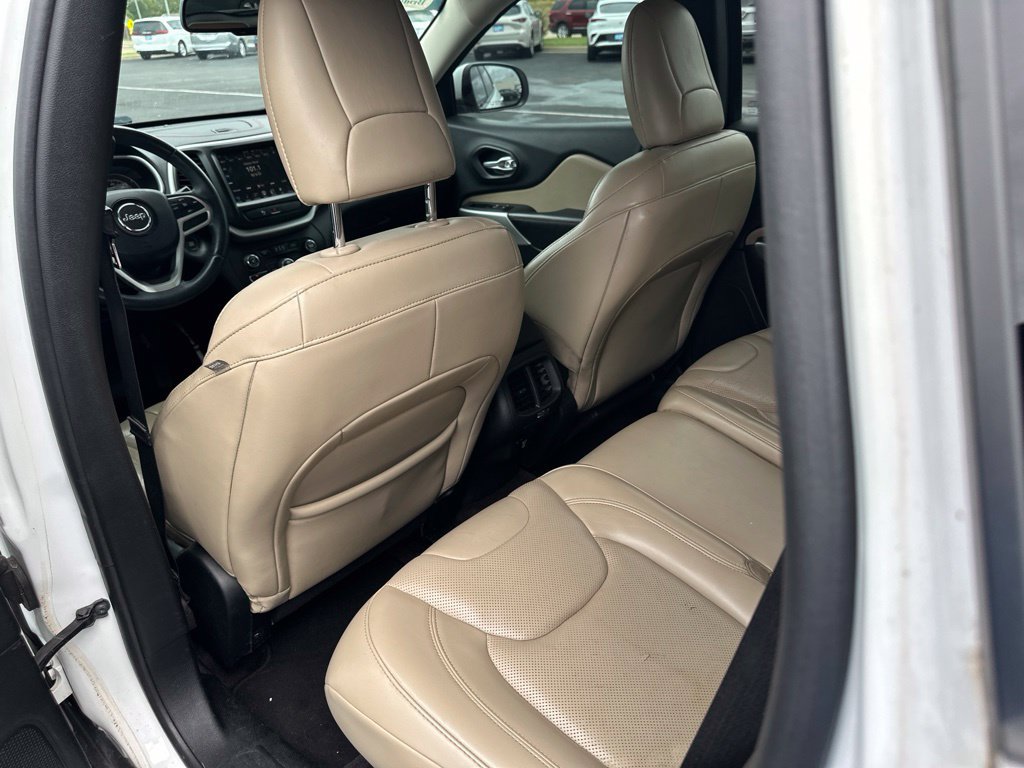Used 2017 Jeep Cherokee Limited w/ Luxury Group FWD image 20