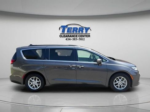 Used 2022 Chrysler Pacifica Touring-L FWD image 1