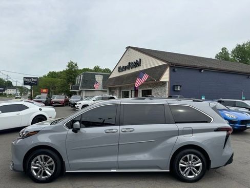 Used 2023 Toyota Sienna XLE Woodland Edition AWD/4WD image 9