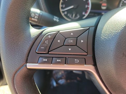 Used 2025 Nissan Sentra SV FWD image 18