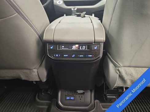 Used 2022 Toyota Highlander Platinum AWD/4WD image 13