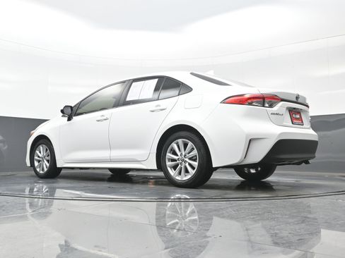 Used 2023 Toyota Corolla LE image 29