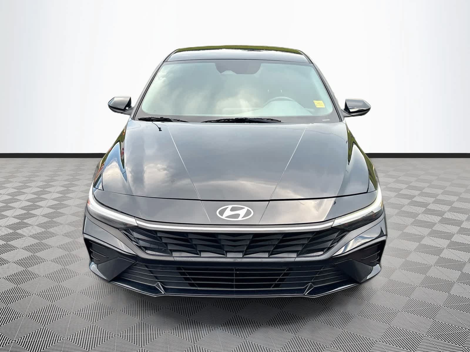 Used 2024 Hyundai Elantra SEL FWD image 2
