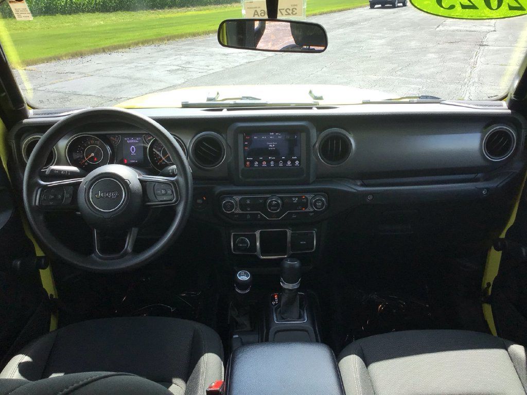 Used 2023 Jeep Gladiator Sport AWD/4WD image 22