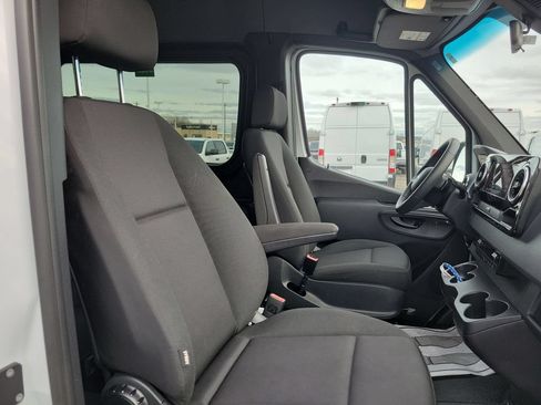 Used 2025 Mercedes-Benz Sprinter 2500 image 21