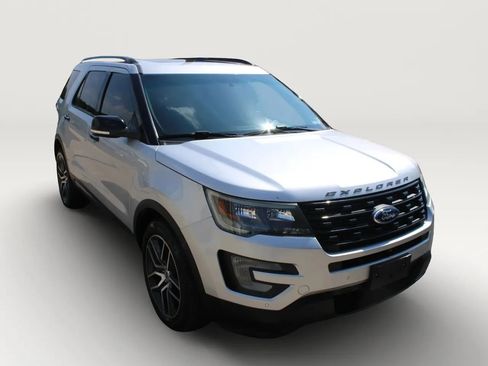 Used 2017 Ford Explorer Sport w/ Equipment Group 401A AWD/4WD image 12