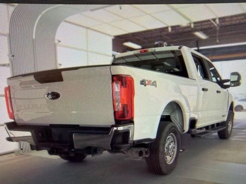 Used 2023 Ford F250 XL w/ XL Chrome Package AWD/4WD image 3