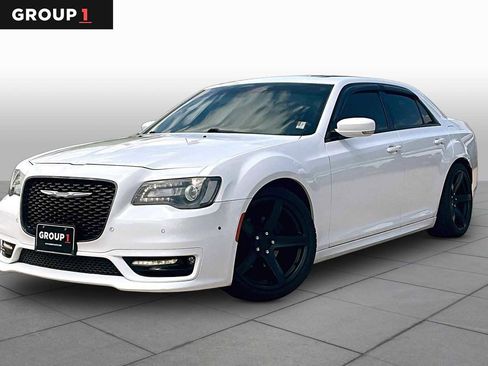 Used 2018 Chrysler 300 S w/ 300S Premium Group RWD image 1
