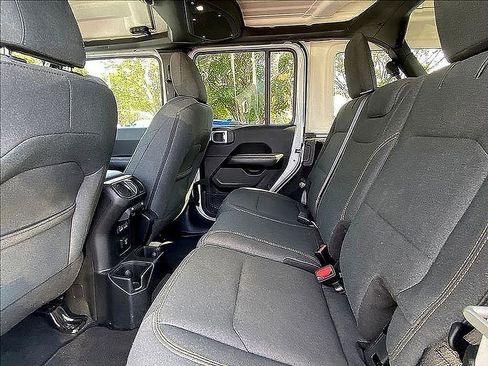 Used 2024 Jeep Wrangler Sahara image 23