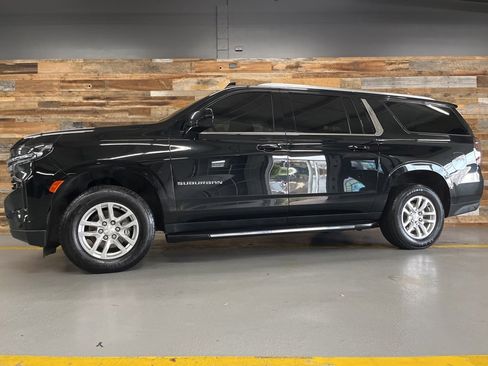 Used 2022 Chevrolet Suburban LT image 16