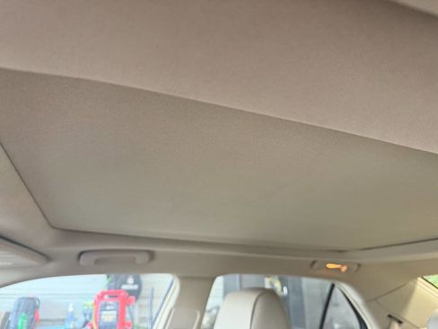 Used 2011 Chrysler 300 C image 6