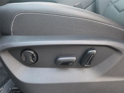 New 2026 Volkswagen Atlas SE image 16