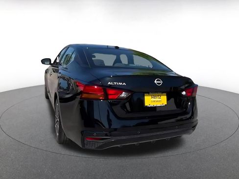 Used 2025 Nissan Altima 2.5 SV FWD image 11