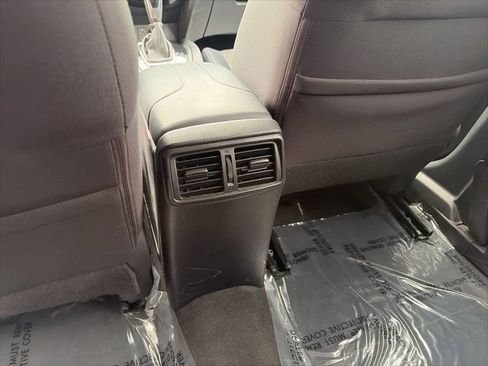 Used 2017 Nissan Rogue SV FWD image 23