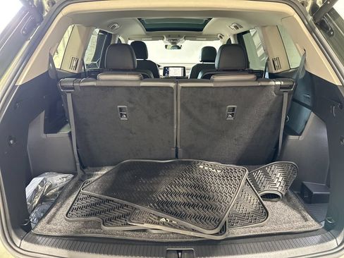 Used 2024 Volkswagen Atlas Peak Edition SEL AWD/4WD image 16