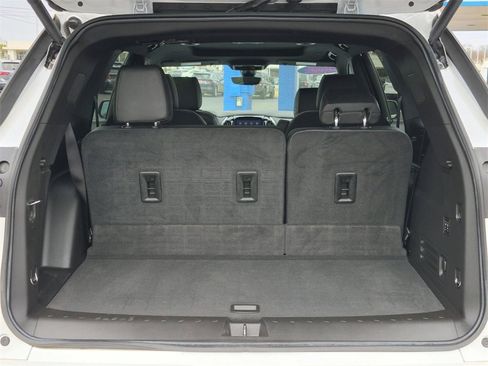 Used 2023 Chevrolet Traverse High Country image 8