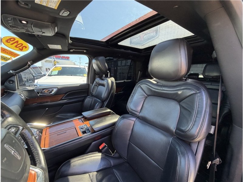 Used 2019 Lincoln Navigator Select RWD image 19