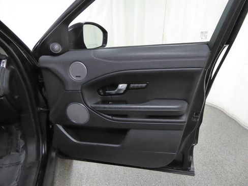Used 2016 Land Rover Range Rover Evoque SE image 26