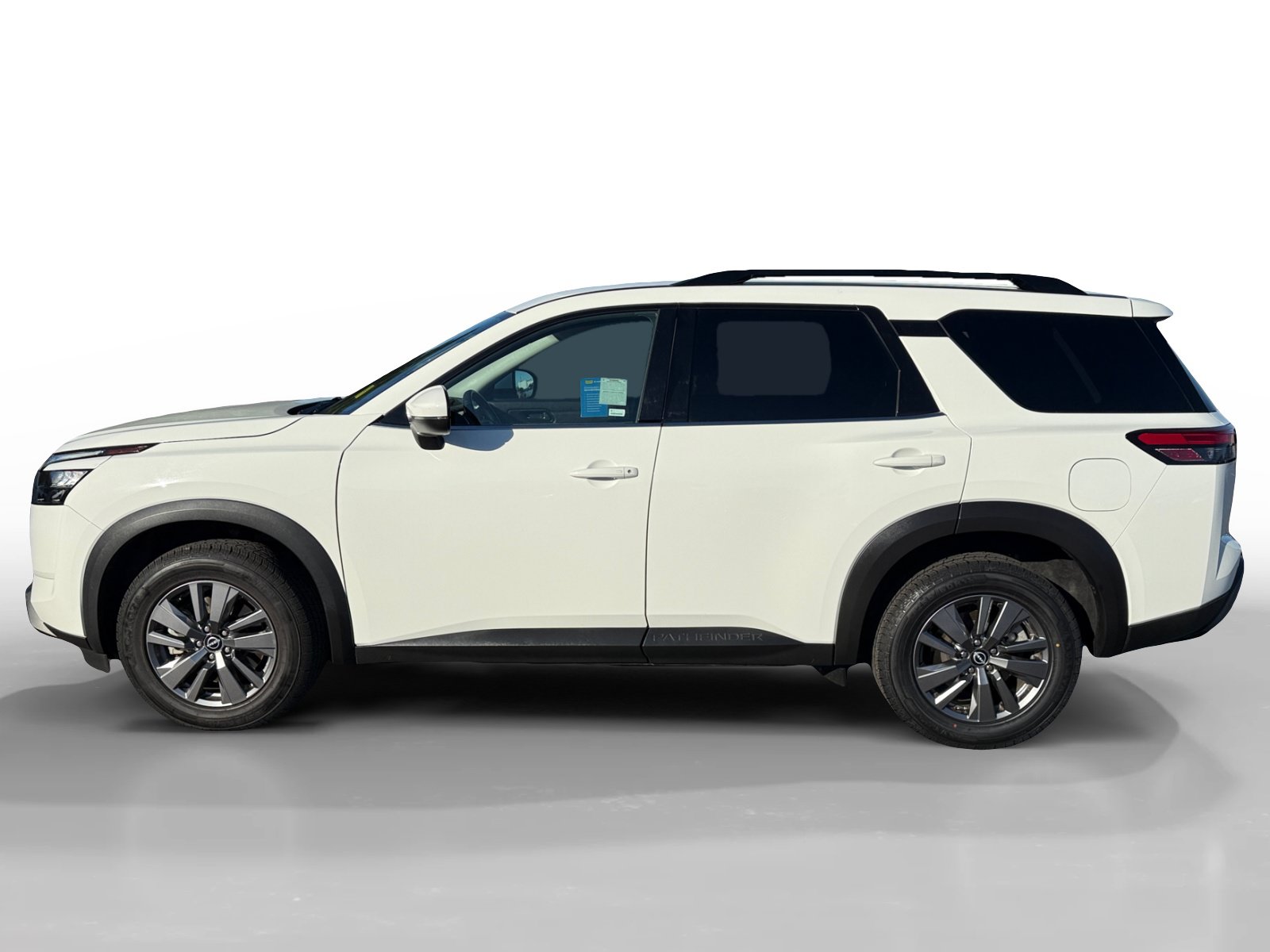 Used 2025 Nissan Pathfinder SV FWD image 2