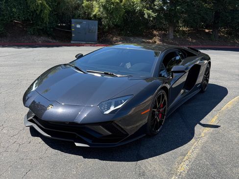 Used 2018 Lamborghini Aventador S AWD/4WD image 8