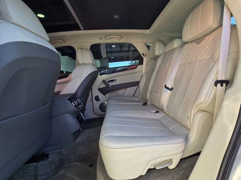 Used 2019 Bentley Bentayga image 15