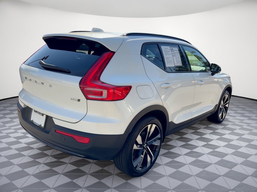 Used 2025 Volvo XC40 B5 Ultra AWD/4WD image 9