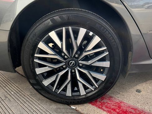 Used 2025 Nissan Altima 2.5 SV image 9