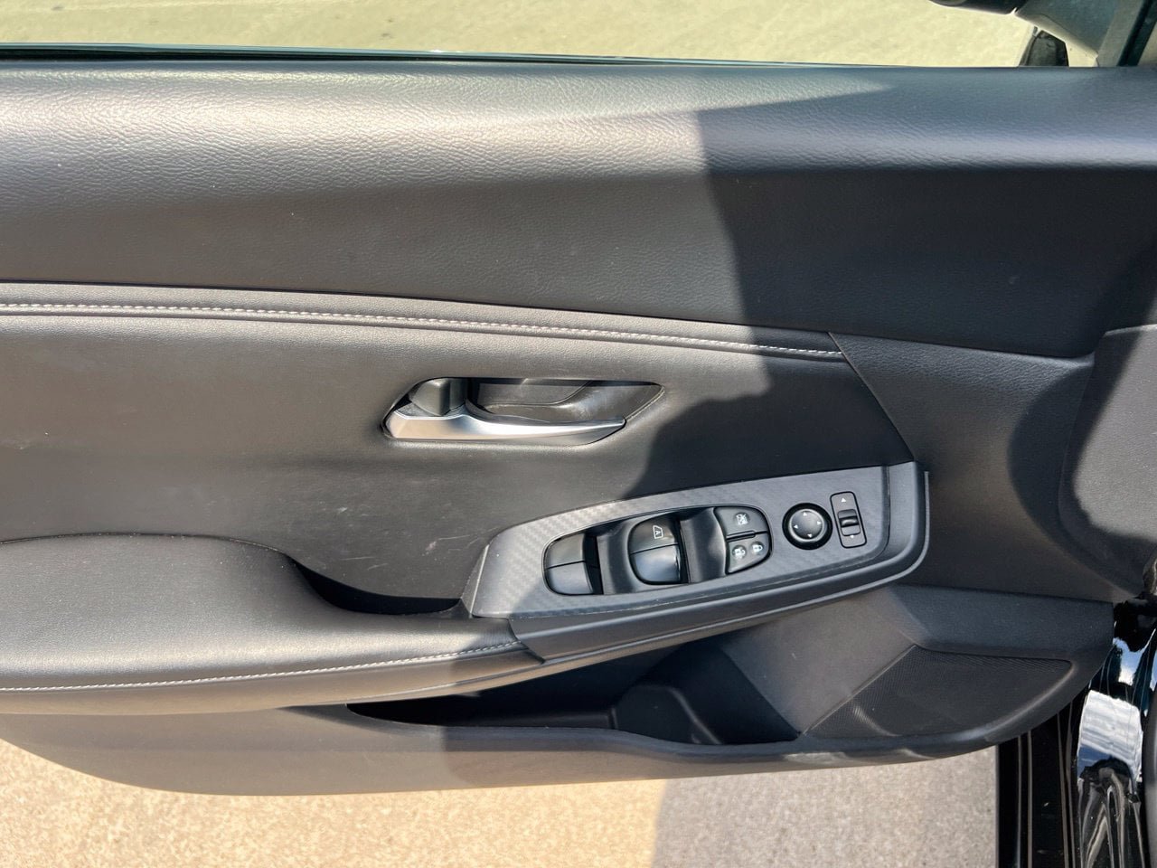 Used 2024 Nissan Sentra SV FWD image 11