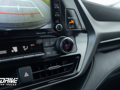 Used 2021 Toyota Highlander XLE image 39