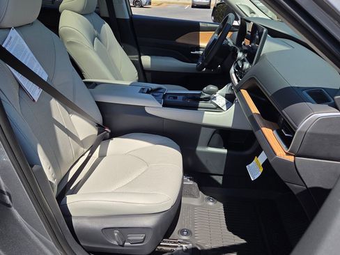 New 2026 Toyota Grand Highlander FWD image 19