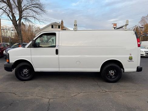 Used 2014 GMC Savana 2500 w/ Cold Climate Package RWD image 9