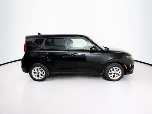 Used 2023 Kia Soul LX w/ LX Technology Package FWD image 2