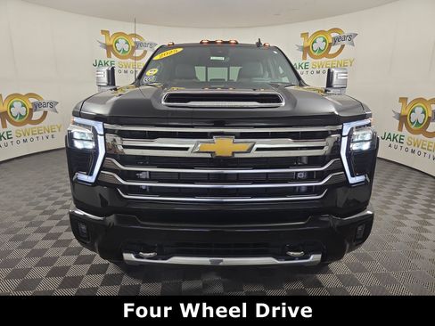 Used 2025 Chevrolet Silverado 3500 High Country w/ High Country Premium Package AWD/4WD image 3