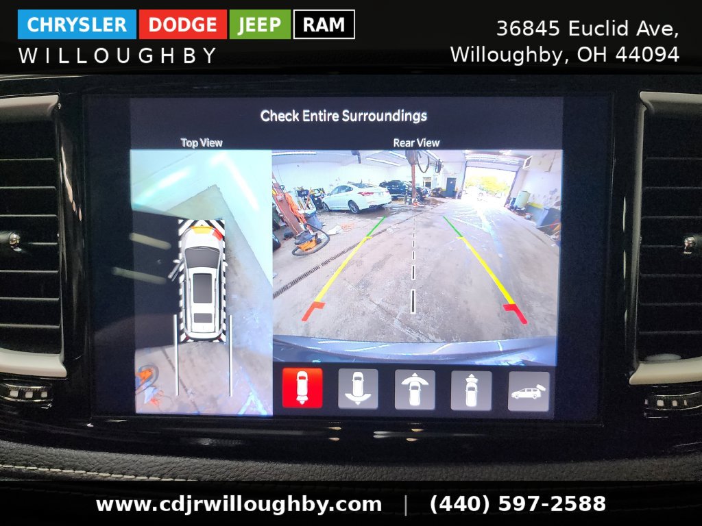 Used 2023 Chrysler Pacifica Touring-L AWD/4WD image 22