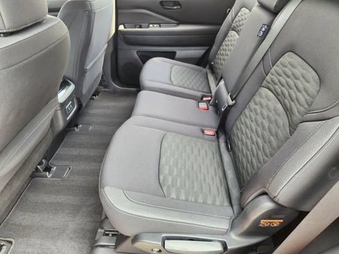 Used 2026 Nissan Pathfinder SV w/ SV Premium Package FWD image 27