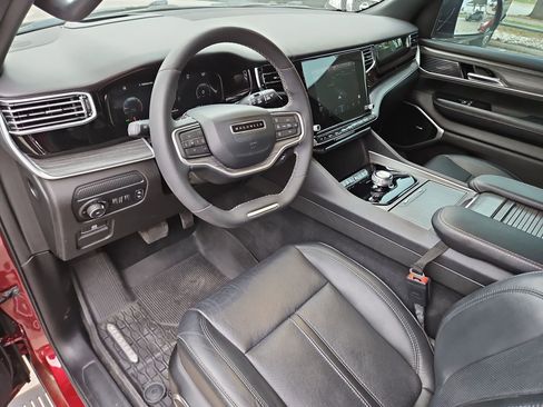 Used 2023 Jeep Wagoneer Series III w/ Premium Group I image 10