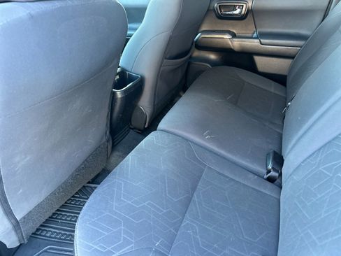 Used 2016 Toyota Tacoma TRD Sport image 11