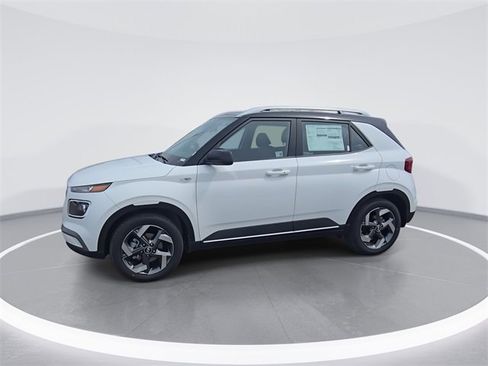 Used 2025 Hyundai Venue Limited image 4